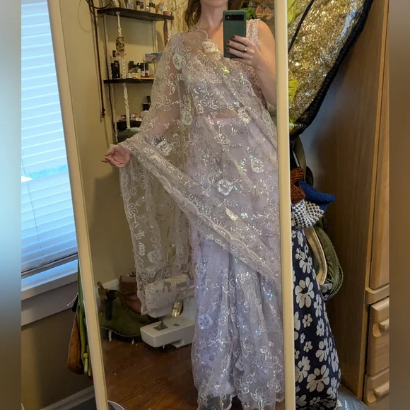 Lashkaraa Lavender Embroidered Pre-stitched Women's Saree With Matching Blouse - Picture 4 of 5